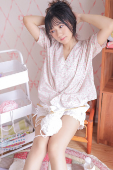 夏季短袖看见女同学乳突照片
